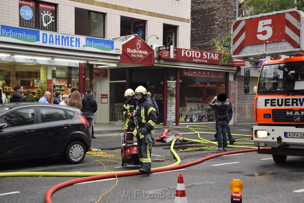 Feuer 2 Koeln Nippes Neusserstr P217.JPG - Miklos Laubert